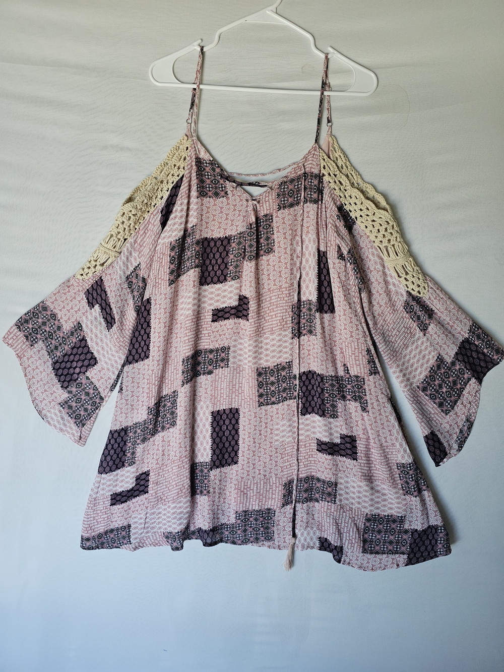 Kori Pink Patterned Cold-Shoulder Blouse with Cream Crochet Detail Size L